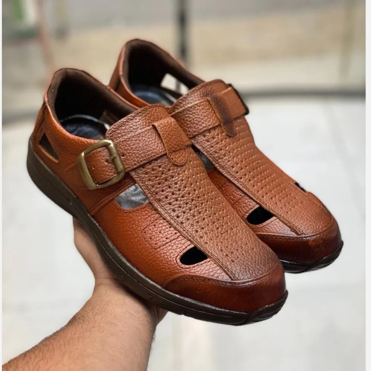 صندل چرم مردانه مدل کمربندی رنگ عسلی رویه چرم طبیعی درجه یک زیره پیو سبک