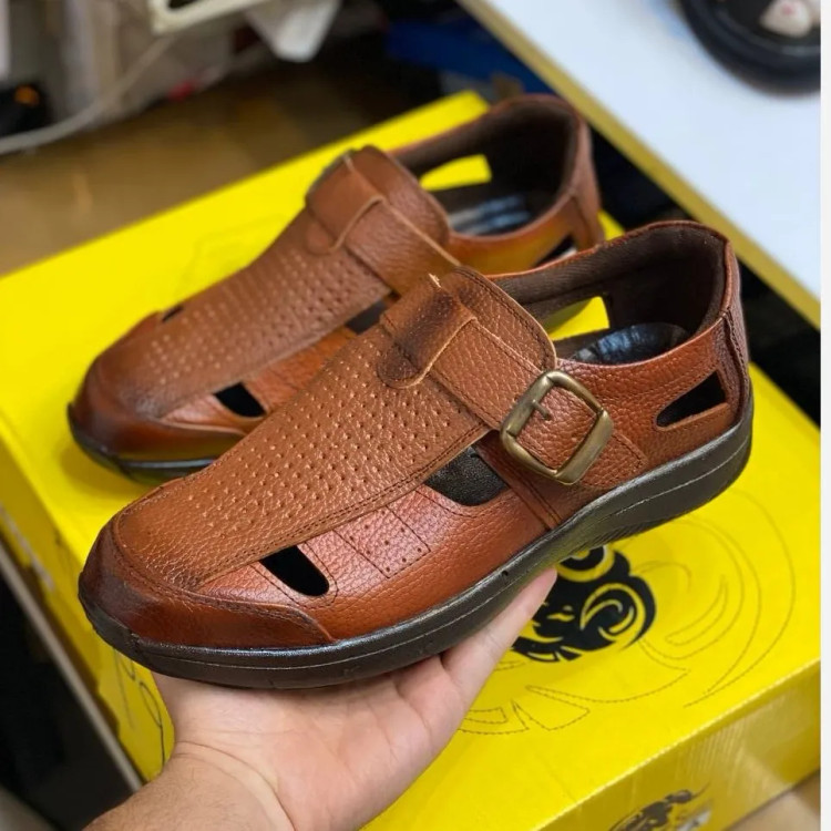 صندل چرم مردانه مدل کمربندی رنگ عسلی رویه چرم طبیعی درجه یک زیره پیو سبک
